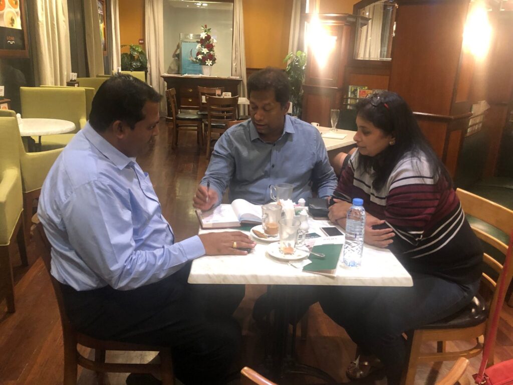 Global business consultant meetings 4 ckiuq7kj